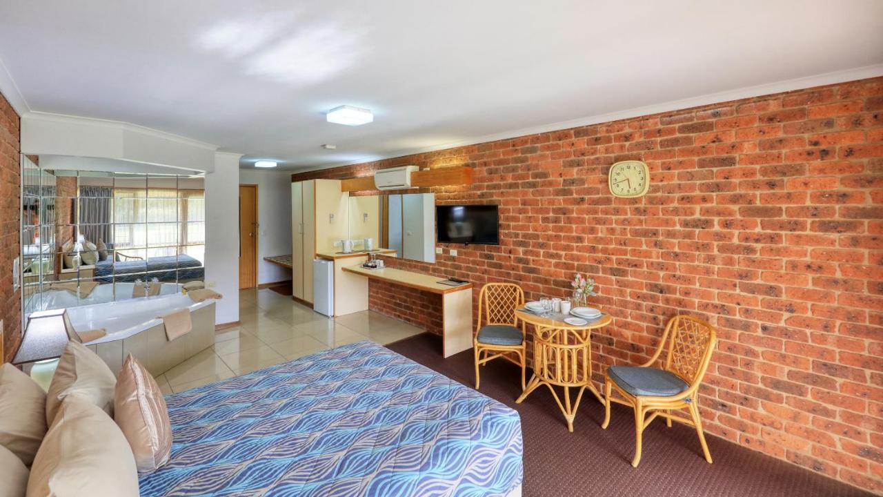 Tooleybuc Club Motor Inn エクステリア 写真